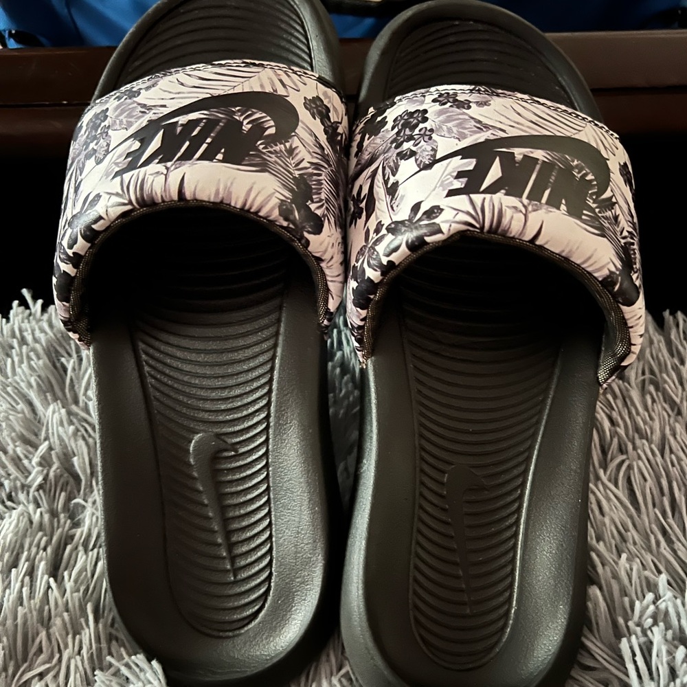 Black and white Nike slides